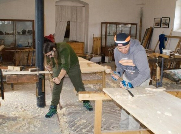 Truhlářské kurzy jsou otevřené široké veřejnosti (ilustrační foto z Horní tvrze v Kestřanech).