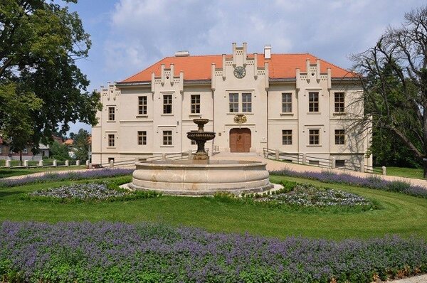 Muzeum jižního Plzeňska v Blovicích sídlí na zámku Hradiště.