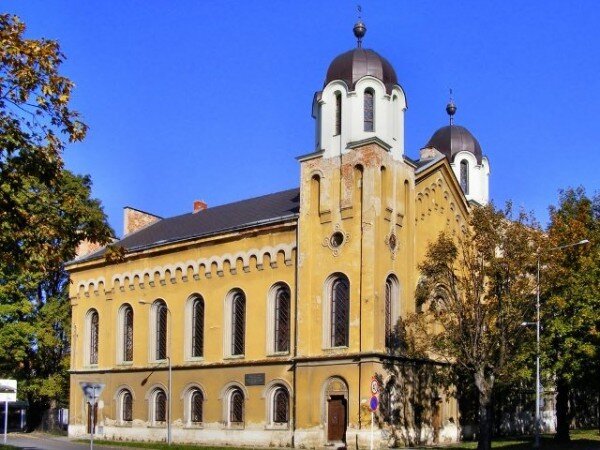 Krnovské památky se dočkají QR kódů, které turistům umožňují hned na místě získat přes chytrý telefon informace o památce. Na ilustračním snímku je krnovská synagoga. 