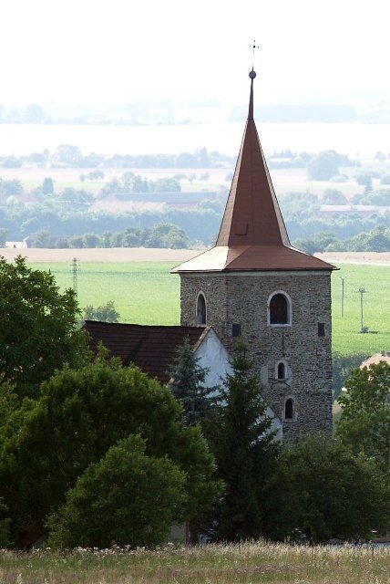 Při obnově kostela Navštívení Panny Marie ve Vysoké na Kutnohorsku se již podařila udělat izolace stavby a výměna střechy. Na opravu čeká také kostelní věž.