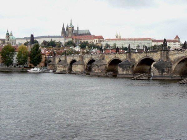 Na dně Vltavy pod Karlovým mostem byly možná nalezeny pozůstatky Juditina mostu, nejstaršího kamenného mostu v českých zemích. 