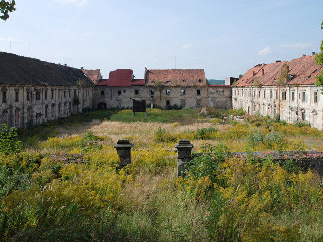 Architektonickou podobu jižního křídla navrhli italští stavitelé Giulio Broggio a Giovanni Domenico Orsi.