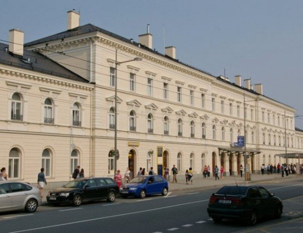 Letošním vítězem soutěže o nejkrásnější nádraží České republiky se stala železniční stanice Opava východ. 