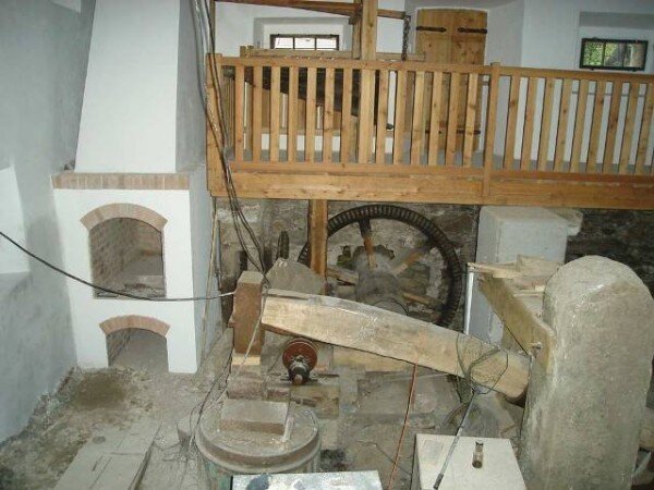 Šlakhamr v Hamrech nad Sázavou se vrátil do své původní podoby. Na jeho opravě se podílelo Technické muzeum v Brně a sekerníci Josef a Lukáš Kudrnovi z Kunžaku.