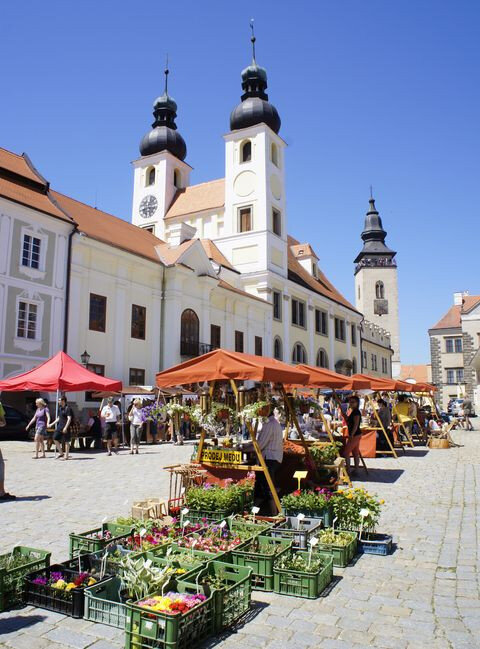 Jedna z přednášek se bude věnovat kostelu Jménem Ježíš, který je zakomponován do hmoty domů na náměstí Zachariáše z Hradce.