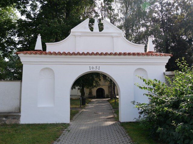Jedna z opravených vstupních bran do parku u kostela sv. Marka
