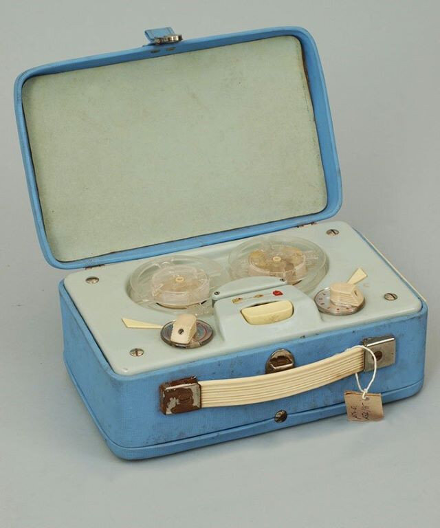 Kufříkový magnetofon Tesla ANP402 Start, 1962–1963