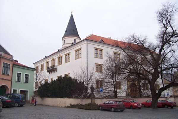 Přerovský zámek má zrekonstruované vnitřní prostory, ale i novou střechu, fasádu a ústřední vytápění.