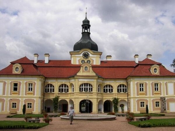 V kategorii staveb je na Památku Plzeňského kraje nominován také zámek Nebílovy.