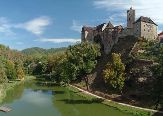 Městský hrad Loket patří mezi nejnavštěvovanější památky v Karlovarském kraji. Ročně ho navštíví až 100 tisíc lidí. 