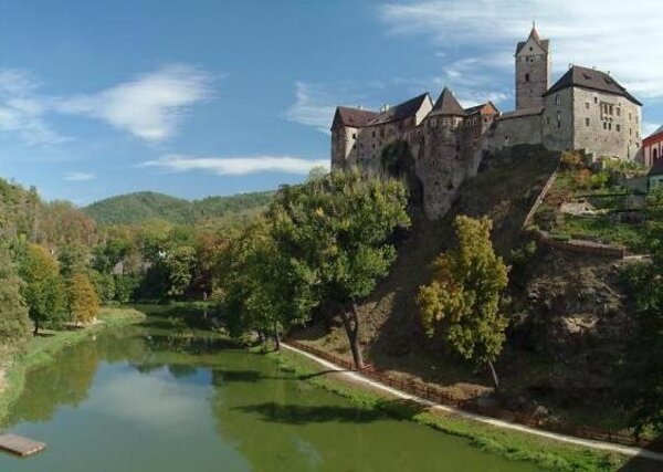 Městský hrad Loket patří mezi nejnavštěvovanější památky v Karlovarském kraji. Ročně ho navštíví až 100 tisíc lidí. 