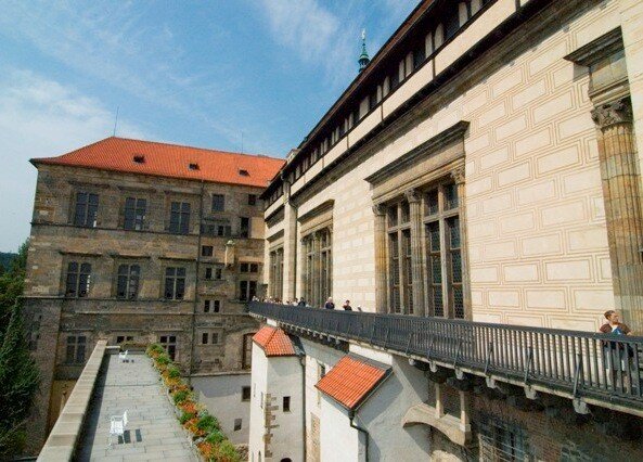 Jedním z pražských objektů, který bude volně zpřístupněn 1. a 2. prosince 2012 bude Starý královský palác s výstavou Příběh Pražského hradu.  