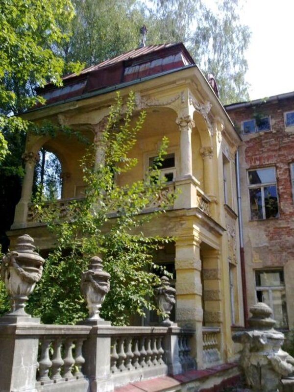 Jedním ze zanedbaných objektů v Mariánských Lázních je také hotel Kavkaz. I jeho majiteli nabízí město pomocnou ruku k zlepšení stavu objektu.