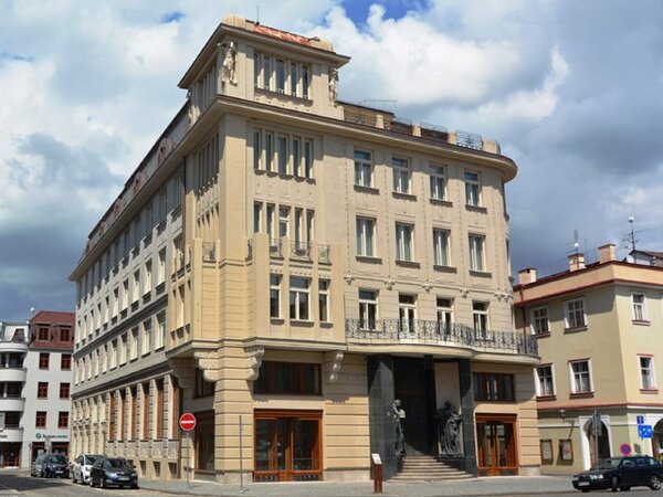 Nově zrekonstruovaná památkově chráněná budova Galerie moderního umění v Hradci Králové