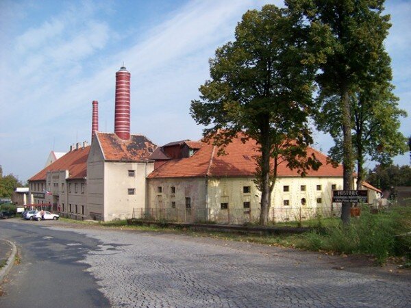 Majitelé pivovar v Kostelci postupně opravují, zřídili zde muzeum a archiv, otevřeli restauraci, připravují vaření vlastního piva a nyní organizují mezioborovou konferenci o technických památkách.