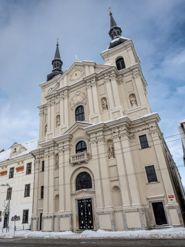Nová fasáda průčelí kostela sv. Ignáce z Loyoly