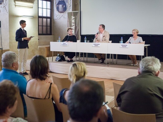 První panelové diskuze konference MÁME VYBRÁNO se zúčastnili významní mecenáši.