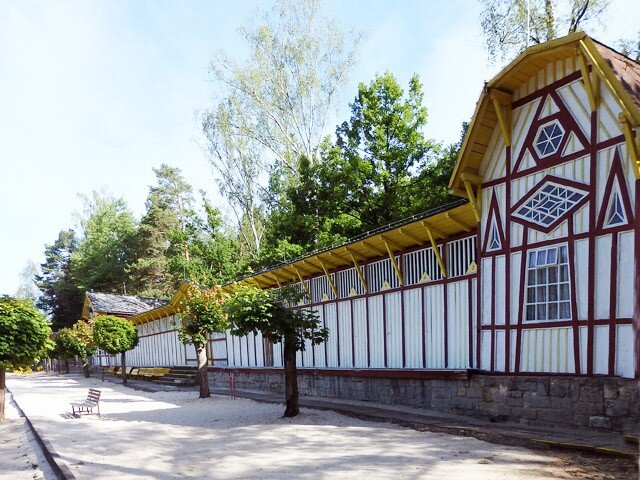 Lázeňský areál vznikl podle projektu architekta Karla Bachury v roce 1925.