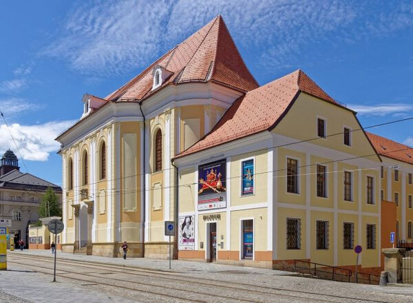 Nová fasáda i střecha s Bobrovkami Tondach rozzářily Vlastivědné muzeum v Olomouci.