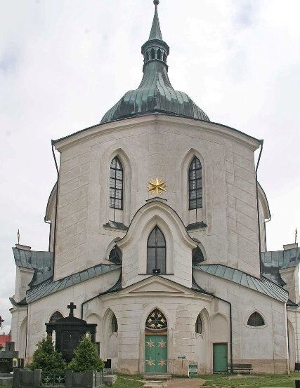 Jedna z turistických tras projektu Magni vychází od poutního kostela sv. Jana Nepomuckého na Zelené hoře a pokračuje k dalším sakrálním památkám, které vystavěl Jan Blažej Santini-Aichel.