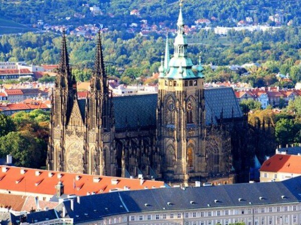 Katedrála sv. Víta, Václava a Vojtěcha je nejen prvotřídní gotickou památkou, ale zároveň naším národním symbolem.