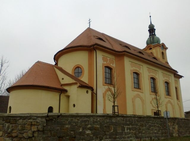 Barokní kostel sv. Jakuba Většího v Kvítkově z roku 1726 po obnově fasád a střechy