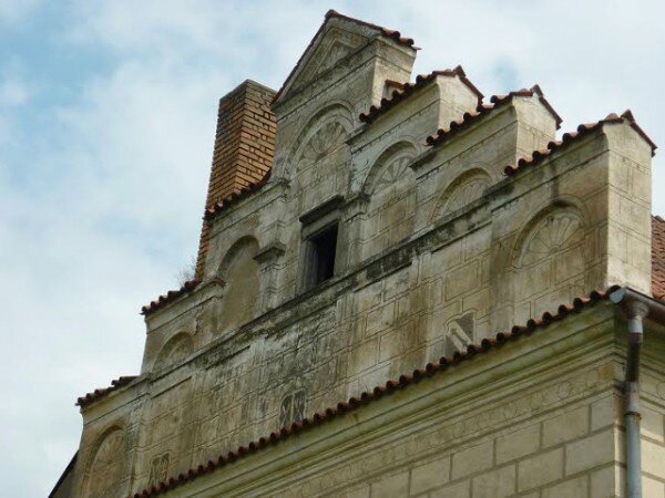 Zdobený sgrafitový štít paláce na druhém nádvoří zámku (ilustrační foto)