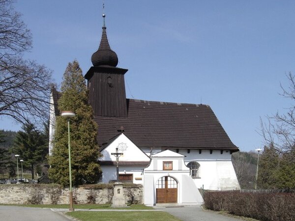 Na obnovu místního kostela Nalezení sv. Kříže byly použity omítkoviny od společnosti MC–Bauchemie.