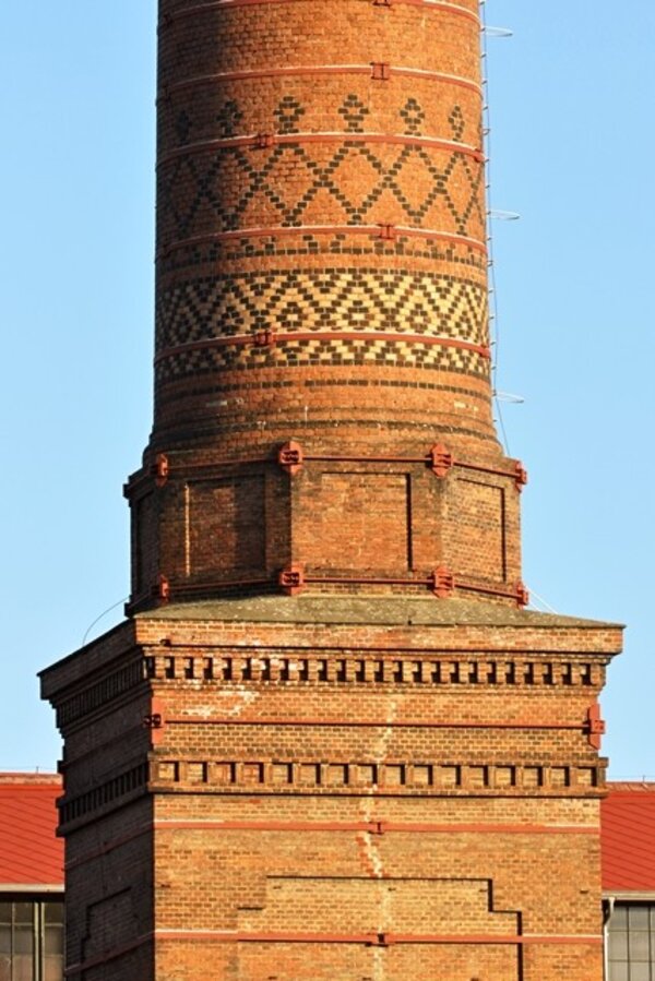 Právě vychází nová kniha o továrních komínech.