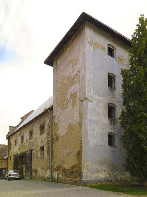 Původně objekt představoval šlikovskou mincovnu, později upravenou na pivovar.