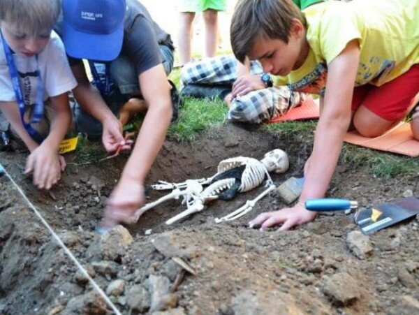 V rámci edukačních aktivit připravilo v srpnu 2013 telčské pracoviště Národního památkového ústavu pro děti workshop s názvem Co znamená, když se řekne archeologie?