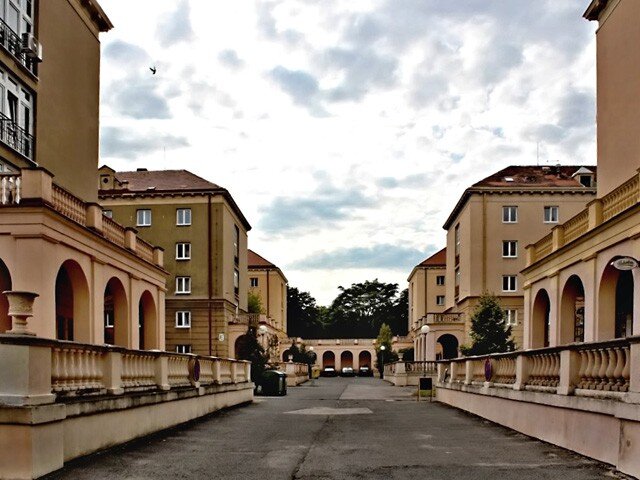 Projekt kolejí vznikl v letech 1953–1954 v rámci Fakulty architektury a pozemního stavitelství v Praze.