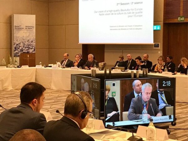 Při jednání o Davoské deklaraci zastupoval Českou republiku náměstek ministra kultury Vlastislav Ouroda.