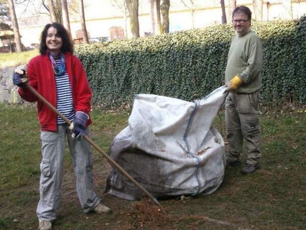  Na brigádě vládla skvělá nálada. Redaktoři Dagmar Koželuhová a Zbyněk Konvička