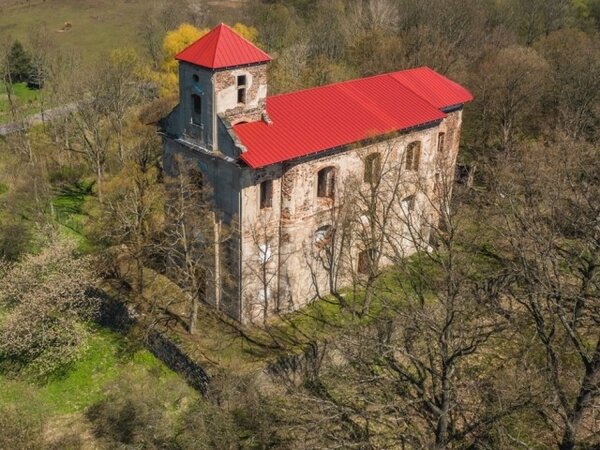 Na počátku 21. století byla provedena částečná rekonstrukce zdevastovaného kostela, byla dozděna závěrová stěna presbytáře a položena provizorní plechová střecha.