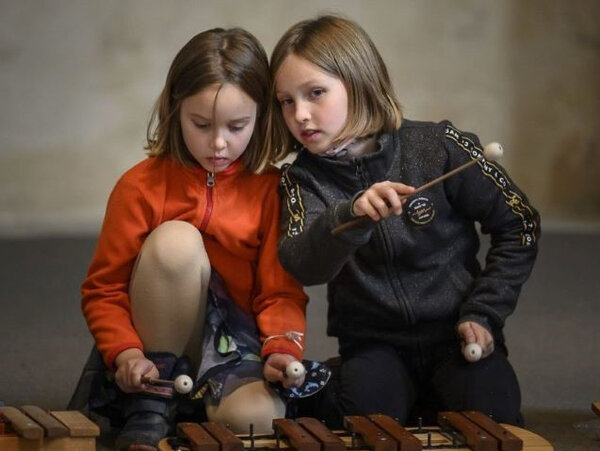 PICCOLI přibližuje hravou formou výtvarné a hudební umění dětem ve věku od 4 let.