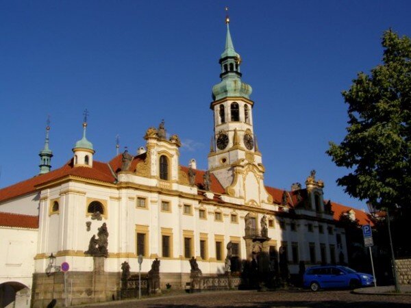 Proměna průčelí Lorety na Hradčanech je středem zájmu chystané hlavní letošní loretánské výstavy.