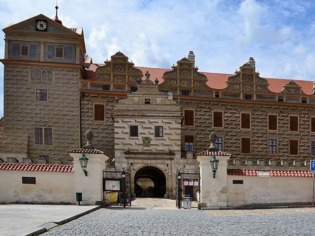 Interiéry hradu a zámku v Horšovském Týně si nyní můžete prohlédnout on-line.