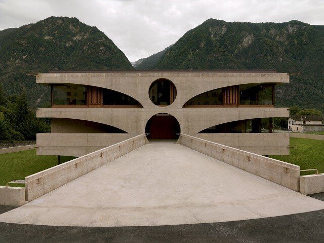 Švýcarská škola Grono od architekta Raphaela Zubera