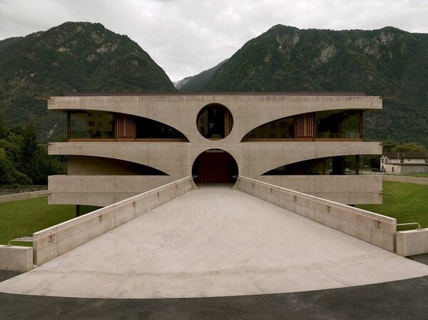 Švýcarská škola Grono od architekta Raphaela Zubera