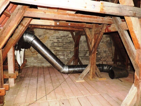 Horkovzdušnou sanací provedenou společností Thermo Sanace byl krov kostela Stětí sv. Jana Křtitele v Dolních Chabrech úspěšně zbaven dřevokazného hmyzu.