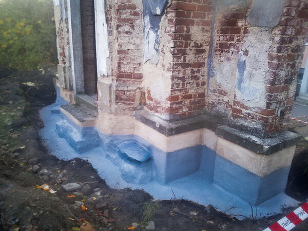 Detail sanovaných základů kaple