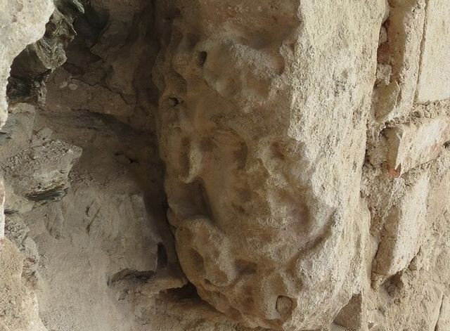 Figurální konzola se zobrazením divého muže v Plasích