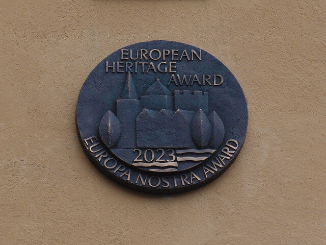 Bronzová plaketa