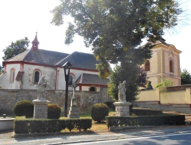 Kostel sv. Jana Křtitele v Klukách vznikl patrně ve druhé čtvrtině 14. století.