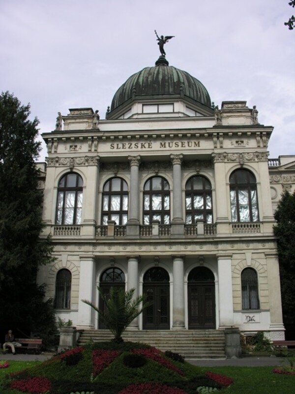 Na letošní rok připravilo Slezské muzeum v Opavě dvě velké výstavy zaměřené na krásu přírody a pestrost architektury Slezska. 