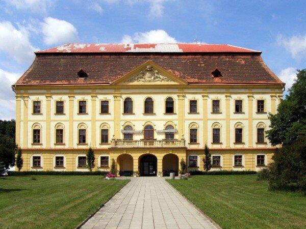 Diakonie České církve evangelické – středisko v Myslibořicích získala od Nadace Občanského fóra 60 tisíc korun na obnovu oken z programu Památky a zdraví. 
