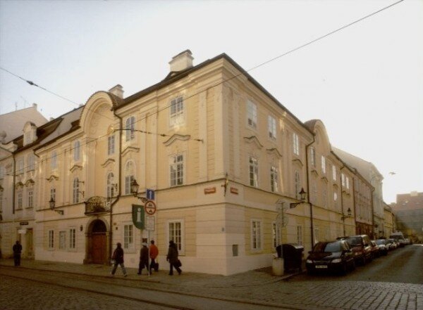 Nárožní dům U Zlatého slunce je sídlem plzeňského pracoviště Národního památkového ústavu.