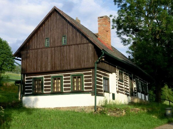 Mříčná – roubené stavení (ilustrační foto)