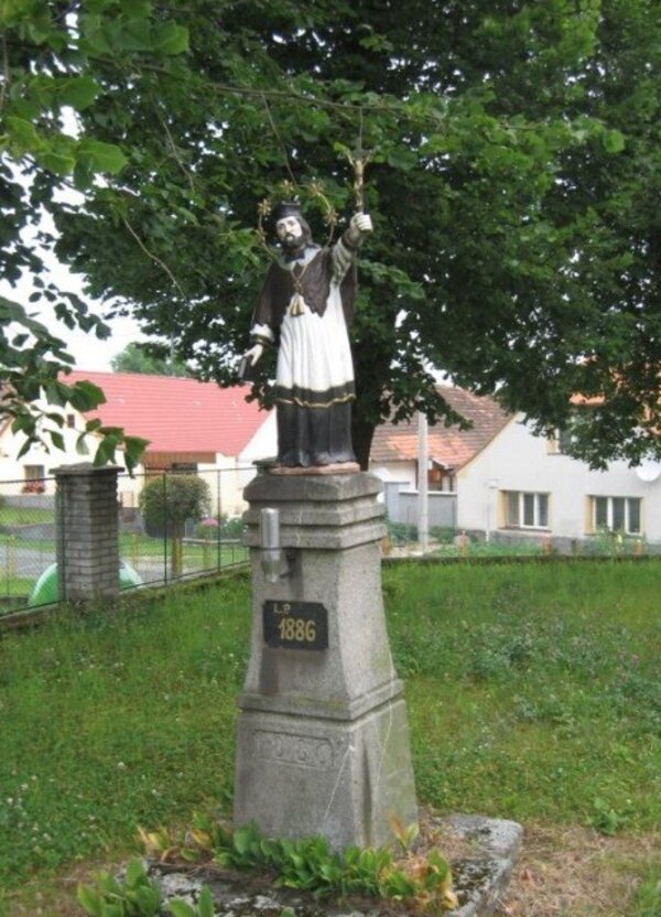 Mezi opravenými památky v katastru obce Žihobce byla i tato socha sv. Jana Nepomuckého.
